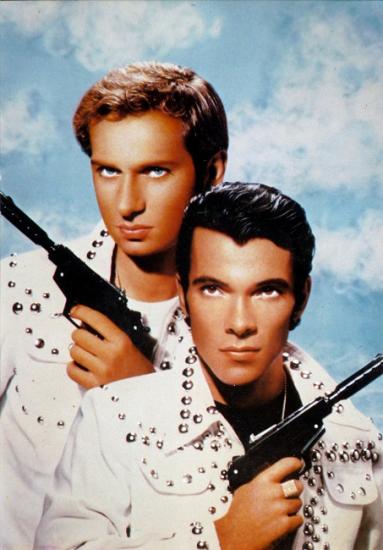 1987 cp 'Les pistolets' Pierre et Gilles